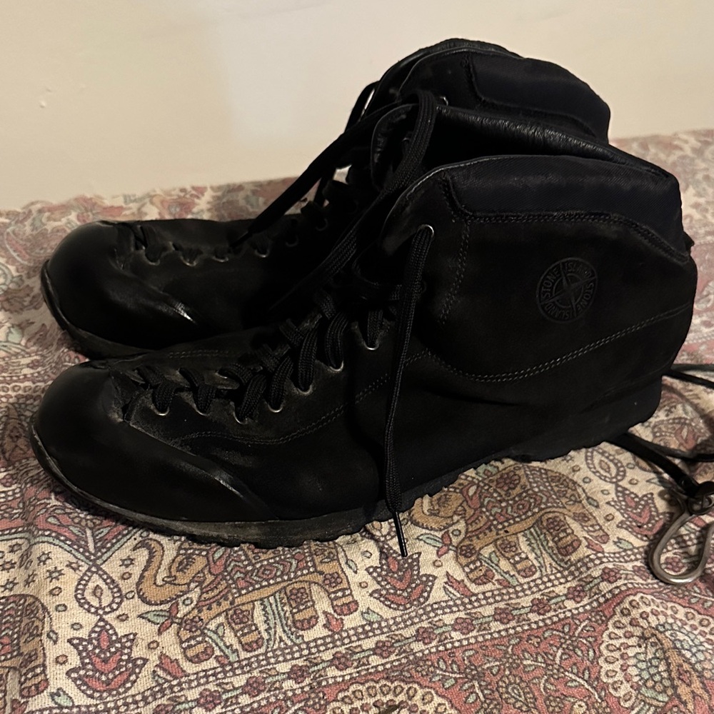 Lace-to-Toe Black Suede Hiking Boots – Stylish + Rugged!